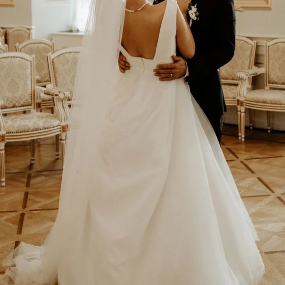 A-line Wedding Dress with elegant low Back